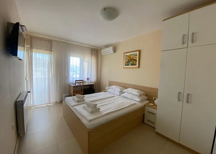 Dani Couette-café Baška